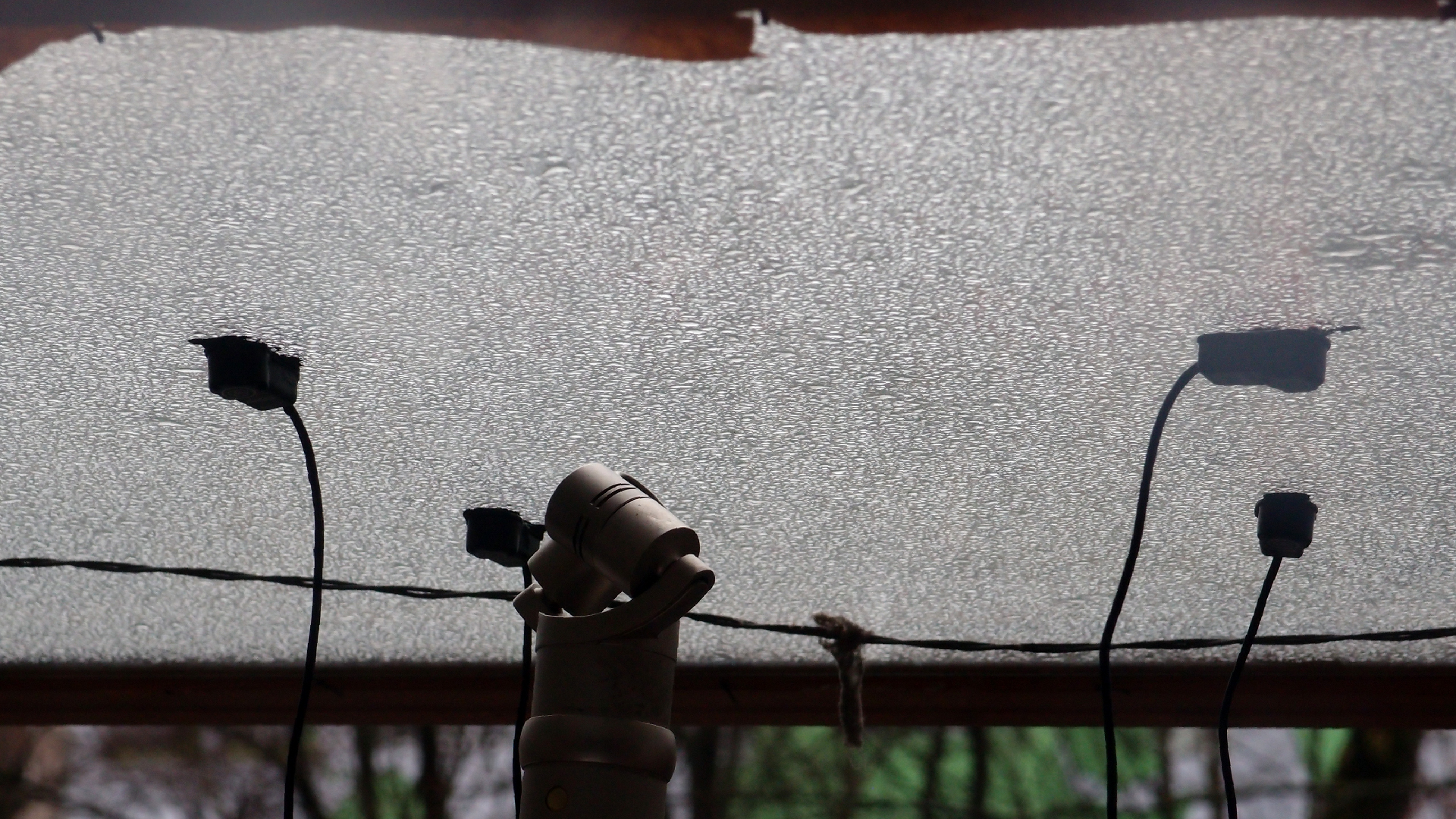 2022-02-08 Das Kleine Regen Rhythmus Orchester (Fensterglas einfach, im Bilderrahmen, II) (Audio, Video)