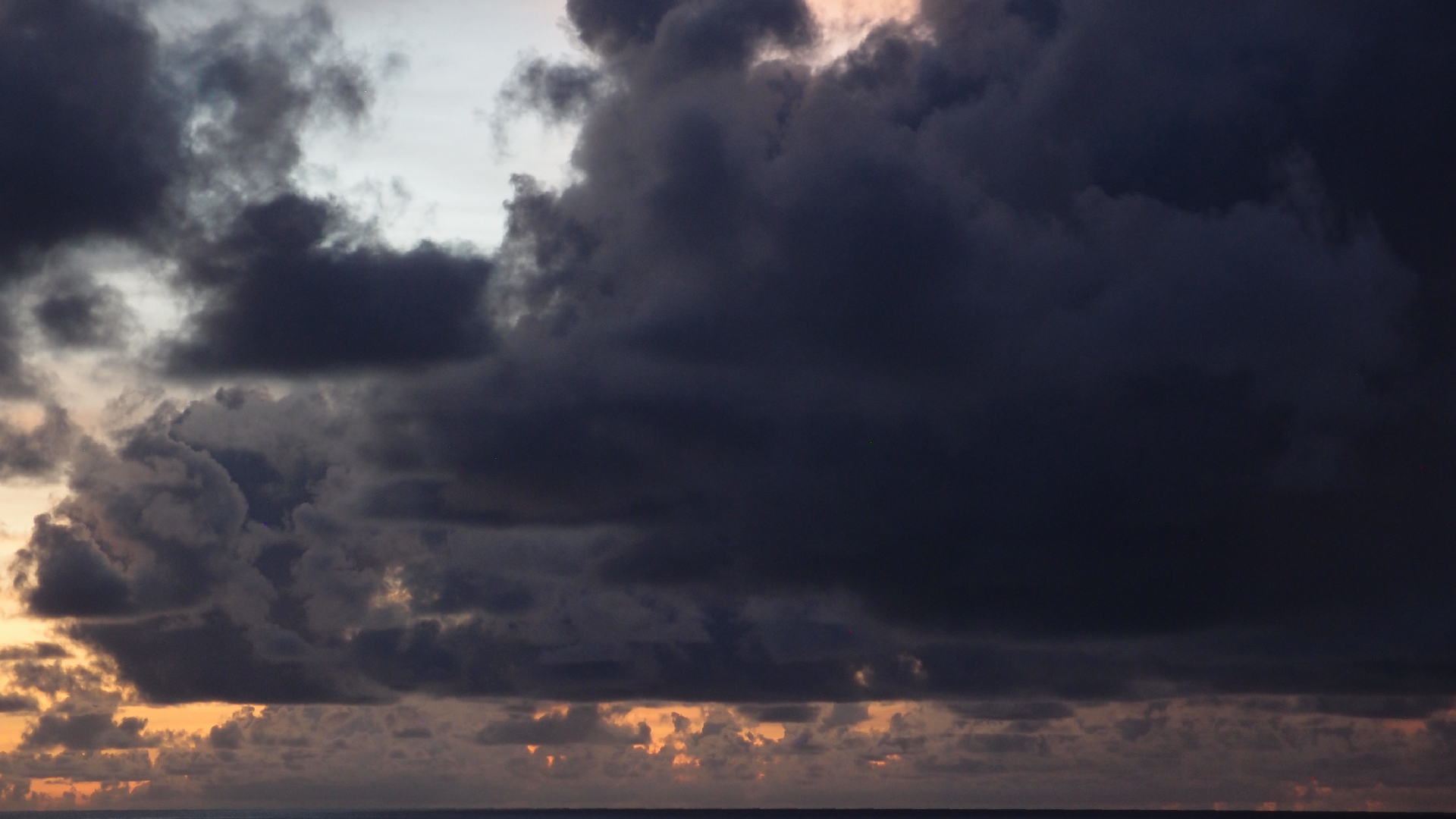 2022-10-27 15 Uhr 58 Wolken und Wellen (Foto, Video)
