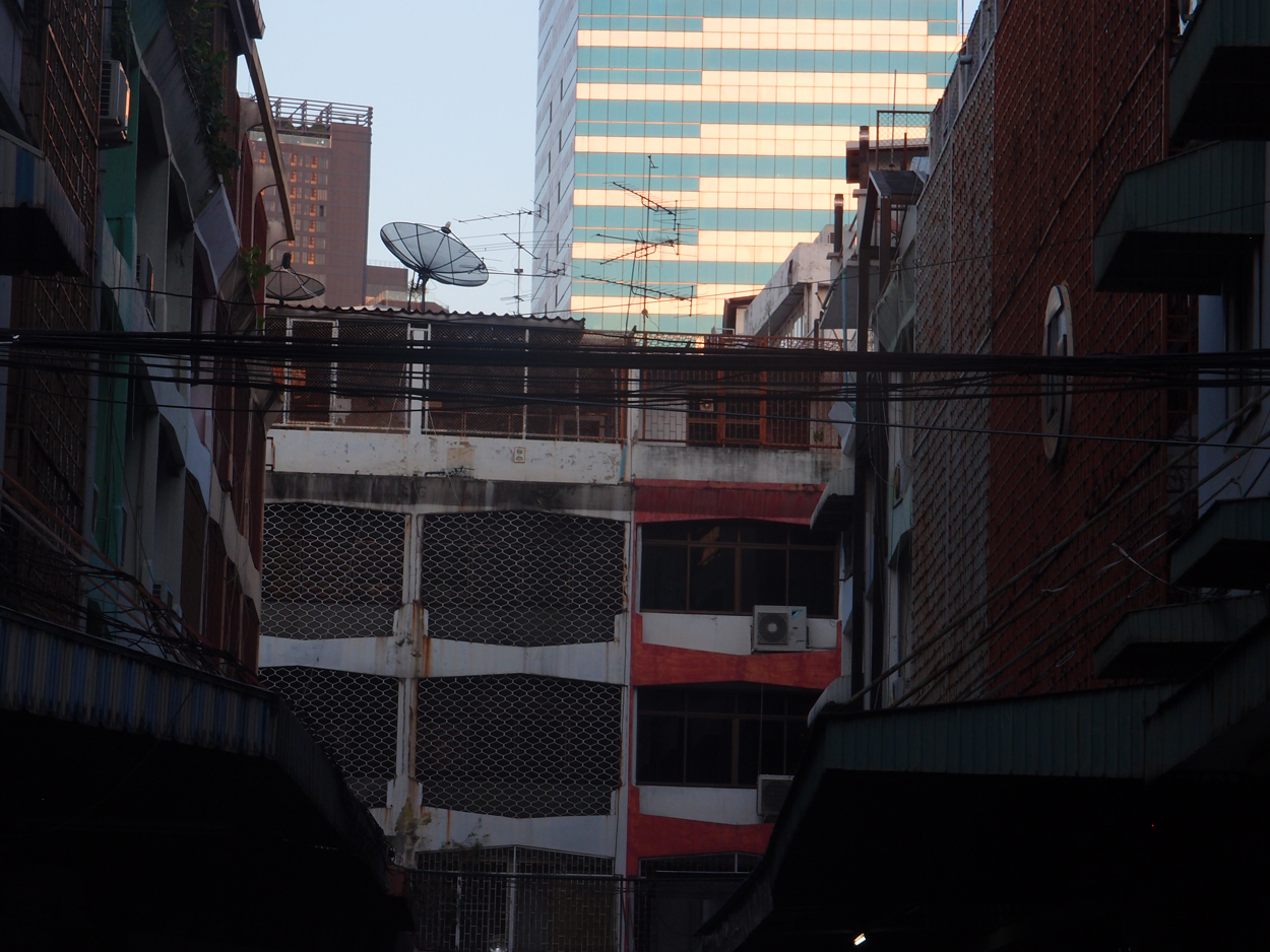 2020-01-05 17 uhr Si Phraya Road (Foto, Video)