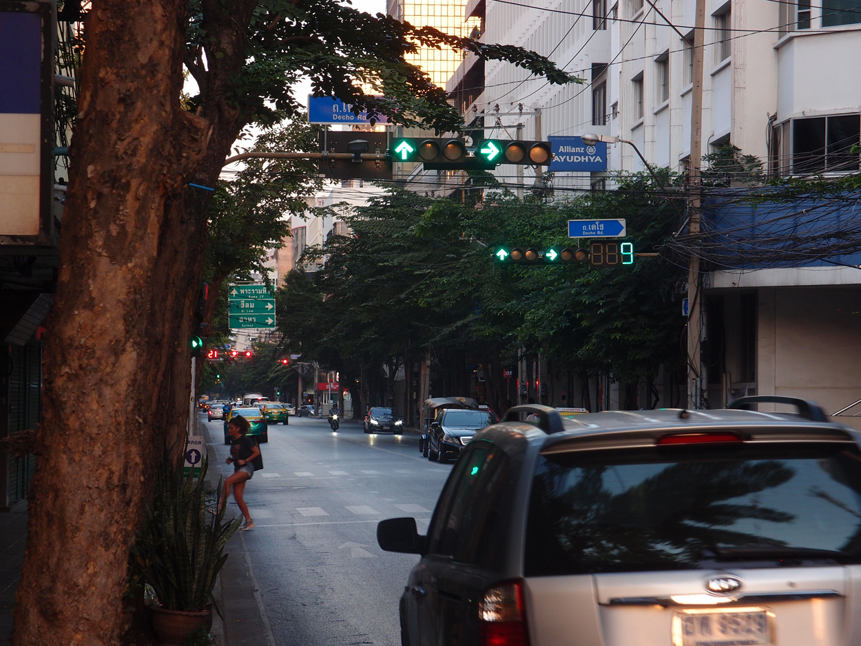 2020-01-05 17 uhr Si Phraya Road (Foto, Video)